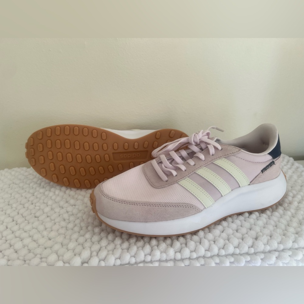 *BRAND NEW* Adidas Run 70s women size 8 1/2